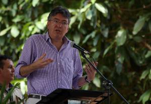 Fotografía en julio de 2012 en la que se registró a Mauricio Cárdenas, ministro de Hacienda y Crédito Público de Colombia, quien presentó al Congreso dos proyectos de ley para tramitar en paralelo: el del presupuesto general de la Nación para 2014 y otro complementario para el campo. EFEArchivo