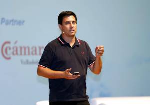El vicepresidente de Tuenti, Sebastián Muriel, durante su intervención en la jornada de tecnología digital