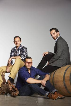 Fotografía facilitada por Mateo&CO de los hermanos Sandoval: el sumiller Rafael, el jefe de sala Juan Diego y el cocinero Mario (i-d), que recogen la historia de superación de su familia en el libro