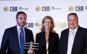 La exministra de Ciencia y Tecnología, Cristina Garmendia, entre José María Choclán, exsocio de Facephi, y Salvador Martí, en 2009.