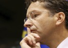 Após atritos com Atenas, zona do euro decide prorrogar resgate grego Após atritos com Atenas, zona do euro decide prorrogar resgate grego