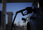 El preu de la gasolina baixa en vigílies de l’operació tornada