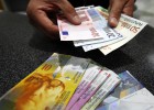 Suïssa allibera la seva divisa per esquivar la dispar política monetària global