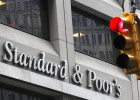 S&P rebaja la deuda de Rusia al nivel de “bono basura” S&P rebaja la deuda de Rusia al nivel de “bono basura”