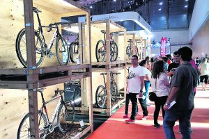 Exhibidores de bicicletas en la pasada edición de Unibike.