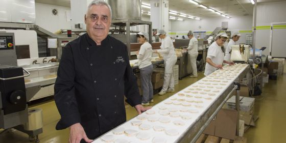 El maestro turronero Ángel Velasco en su empresa Torrons Vicens. El maestro turronero Ángel Velasco en su empresa Torrons Vicens.