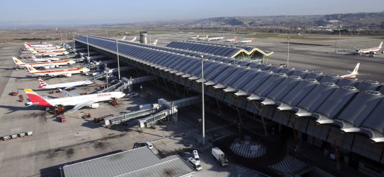 Aviones en las pistas de la T4 del Aeropuerto Madrid-Barajas