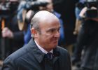 Guindos calcula que la caída del petróleo añadirá un 0,5% al PIB