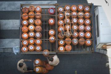 Repartidors de bombones de butà a Barcelona.