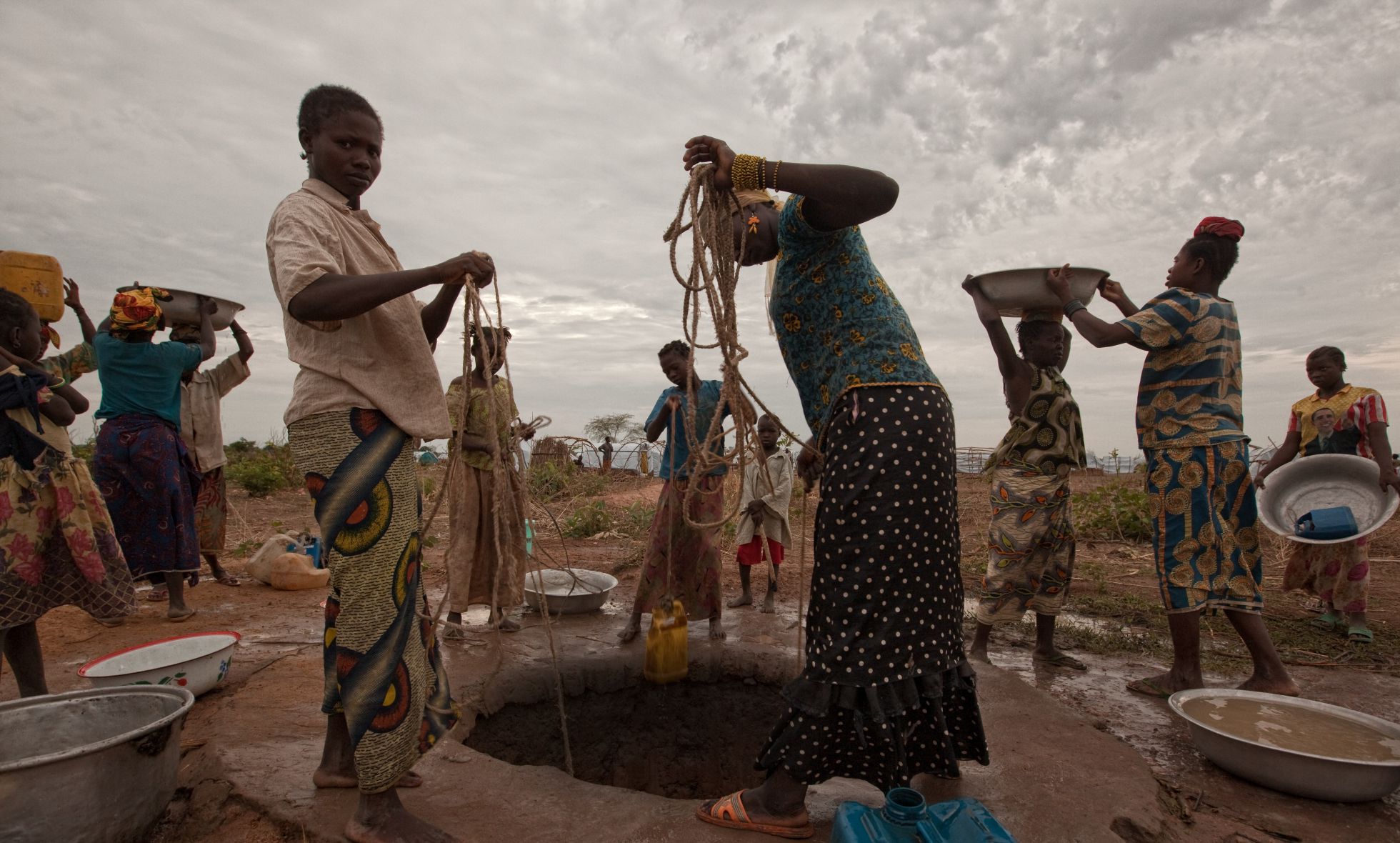 Varias personas extraen agua en el campo de refugiados de Kabo, Republica Centroafricana. Varias personas extraen agua en el campo de refugiados de Kabo, Republica Centroafricana.