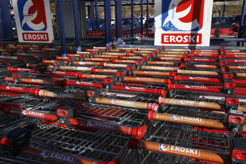 Carros en el supermercado Eroski, en Terrassa (Barcelona).