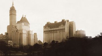 A la derecha, el Hotel Plaza, en una imagen principios del Siglo XX. El establecimeinto fue fundado en 1907 A la derecha, el Hotel Plaza, en una imagen principios del Siglo XX. El establecimeinto fue fundado en 1907