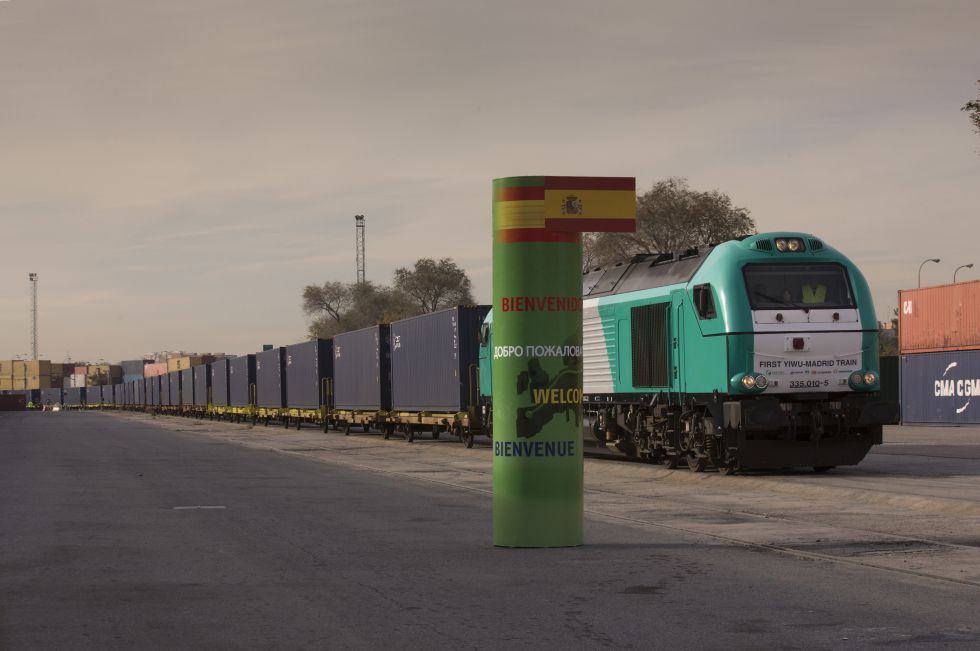 Un tren de mercancías procedente de Yiwu llega en diciembre de 2014 a Madrid. 
