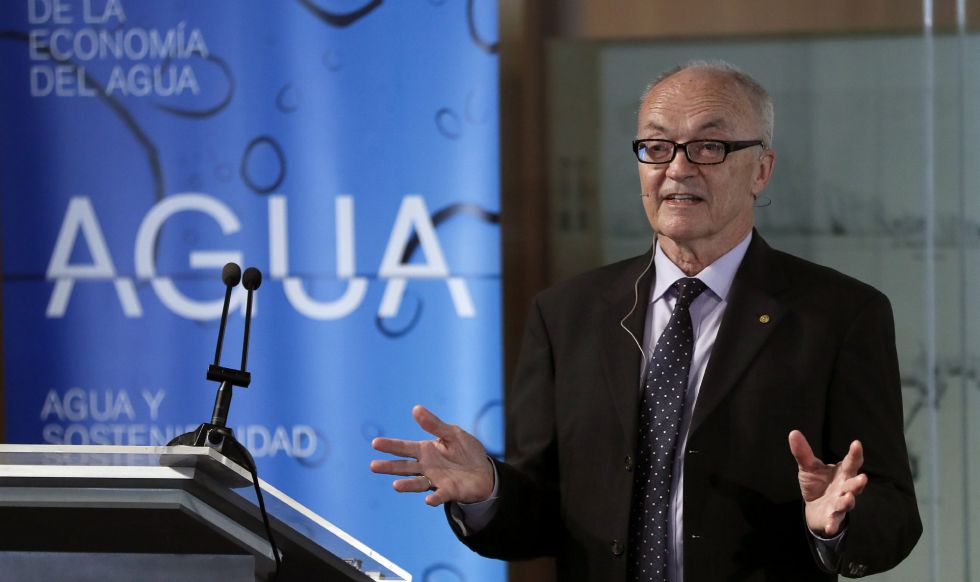 El premio Nobel de Economía Finn E. Kydland, durante su conferencia en el Foro de la Economía del Agua, el 8 de abril de 2016. 