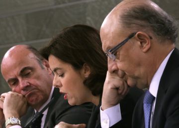 El Ejecutivo achaca a la baja inflación el desvío del déficit de 2015