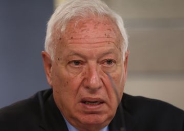 Margallo: “Nos hemos pasado cuatro pueblos en el tema de la austeridad” Margallo: “Nos hemos pasado cuatro pueblos en el tema de la austeridad”