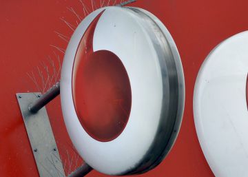 Vodafone mejora sus resultados en 2015 pero sus ingresos aún caen Vodafone mejora sus resultados en 2015 pero sus ingresos aún caen