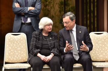 Los presidentes de la Reserva Federal de EE UU, Janet Yellen, y del BCE, Mario Draghi, en la reunión del G-7 en Sendai (Japón), el pasado 20 de mayo.