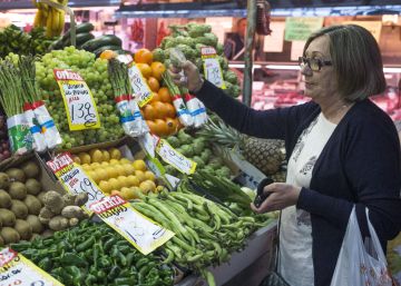 El gasto de las familias crece un 2,6% y sube sobre todo en telefonía y restaurantes El gasto de las familias crece un 2,6% y sube sobre todo en telefonía y restaurantes