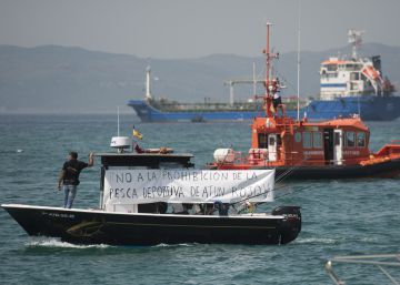 Más de 150 barcos protestan en el Estrecho contra la moratoria del atún rojo