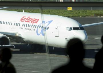 Els pilots d’Air Europa convoquen una vaga al juliol i l’agost