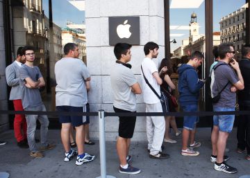 Hacienda investiga las tiendas de Apple en España Hacienda investiga las tiendas de Apple en España