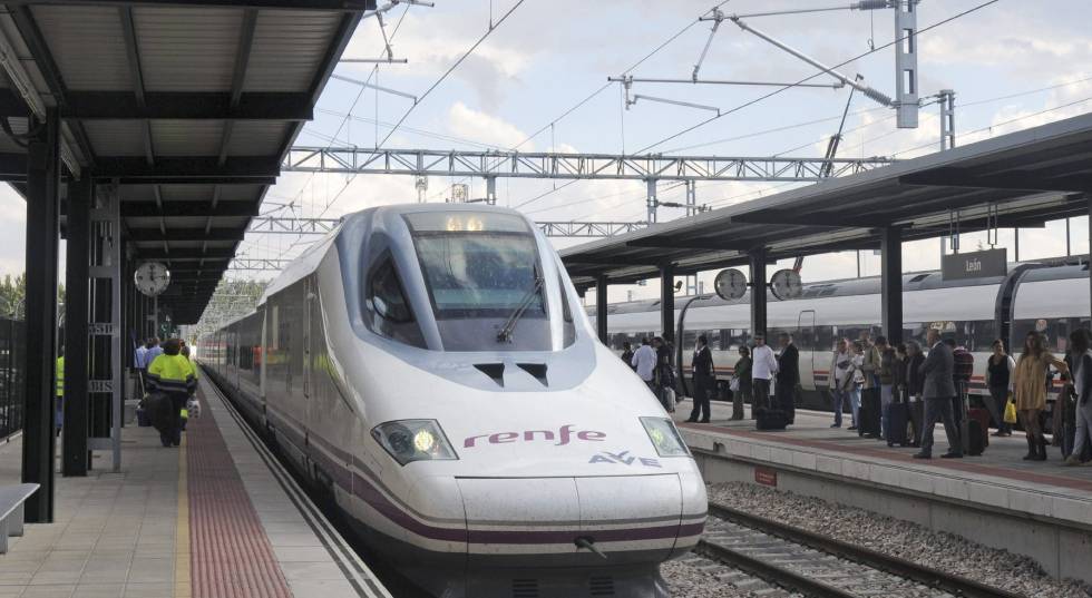 Llegada a una estación de un AVE. 