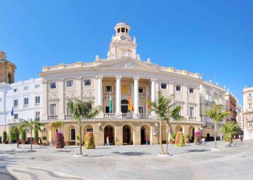 El ‘funcionario fantasma’ de Cádiz devuelve el dinero que le exigían por no ir a trabajar El ‘funcionario fantasma’ de Cádiz devuelve el dinero que le exigían por no ir a trabajar