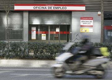 El 25% de los parados en España lleva cuatro años o más sin trabajar El 25% de los parados en España lleva cuatro años o más sin trabajar