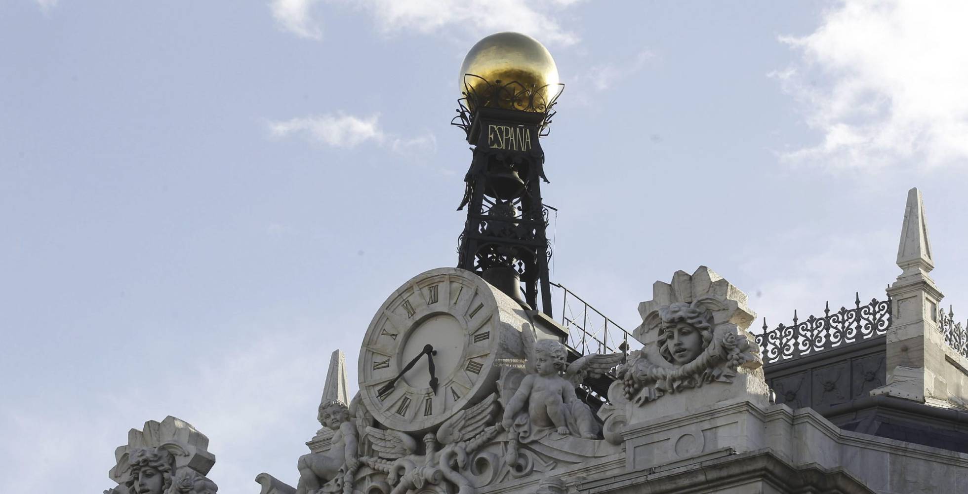 Reloj en la fachada de la sede del Banco de España, en la Plaza de Cibeles en Madrid. EFEArchivo Reloj en la fachada de la sede del Banco de España, en la Plaza de Cibeles en Madrid. EFEArchivo