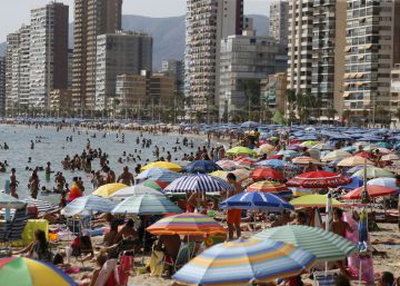 Julio se convierte en el mes con más turistas de la historia en España Julio se convierte en el mes con más turistas de la historia en España
