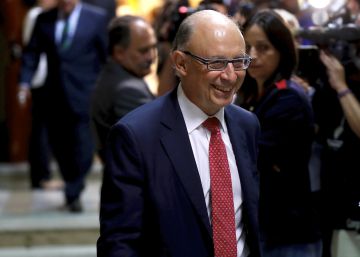 La presión de los barones obliga a Hacienda a convocar el Consejo de Política Fiscal La presión de los barones obliga a Hacienda a convocar el Consejo de Política Fiscal