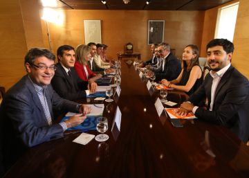 Gobierno y oposición avanzan en un pacto de medidas económicas urgentes Gobierno y oposición avanzan en un pacto de medidas económicas urgentes