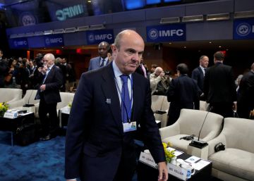 Guindos cree que la economía crecerá por encima del 3,1% que calcula el FMI