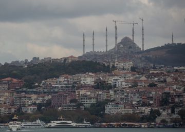 Refugiats sirians són explotats en tallers turcs que fan roba per a grans marques