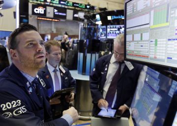 Wall Street confía en la victoria de Hillary Clinton