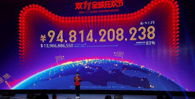 Una pantalla muestra a tiempo real la cifra de las transacciones de Alibaba en el Día de los Solteros. Una pantalla muestra a tiempo real la cifra de las transacciones de Alibaba en el Día de los Solteros.