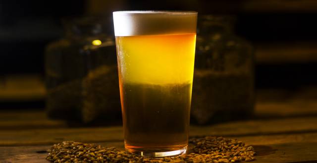 La cerveza artesana se elabora respetando la fermentaci&oacute;n natural.