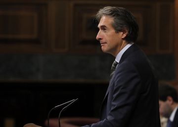 Fomento negocia ya con la banca el rescate de las autopistas de peaje Fomento negocia ya con la banca el rescate de las autopistas de peaje