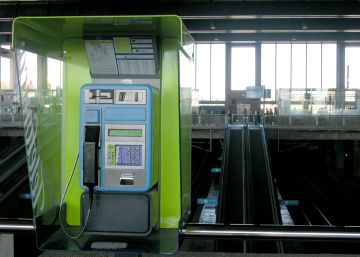 Telefónica elimina su filial de cabinas a la espera de su final como servicio público Telefónica elimina su filial de cabinas a la espera de su final como servicio público