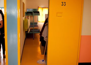 Un preso condenado por matar a su mujer y a sus hijos huye en un permiso