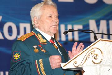 Mikhail Kalashnikov, el inventor del legendario AK-47.