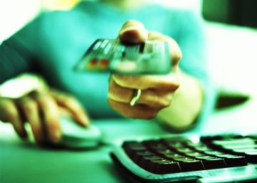 Los españoles usan ya más la tarjeta que el cajero automático Los españoles usan ya más la tarjeta que el cajero automático