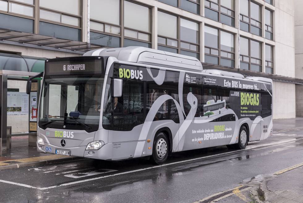 El autobús propulsado por biometano que circula por Pamplona.