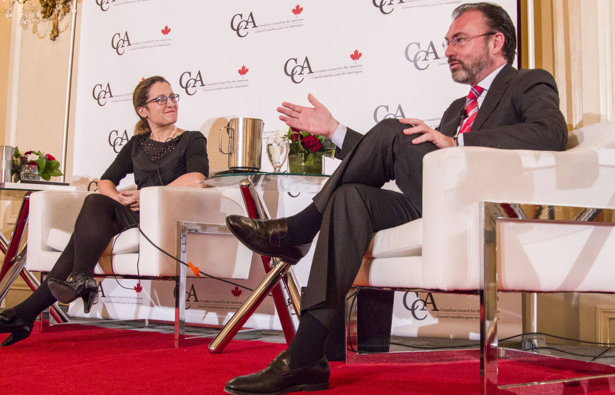 La canciller canadiense, Chrystia Freeland, y su homólogo mexicano, Luis Videgaray, este martes en Toronto. La canciller canadiense, Chrystia Freeland, y su homólogo mexicano, Luis Videgaray, este martes en Toronto.