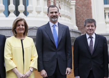 El rey pide que la ganancia de competitividad se haga con empleo “digno y decente” El rey pide que la ganancia de competitividad se haga con empleo “digno y decente”
