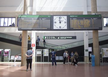 La salida de una rueda del AVE Sevilla-Málaga-Barcelona afecta a 400 viajeros La salida de una rueda del AVE Sevilla-Málaga-Barcelona afecta a 400 viajeros