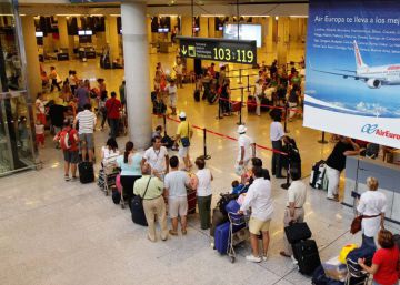 La fiscalía pide inhabilitar dos años a 82 controladores aéreos de Baleares por el caos aéreo de 2010