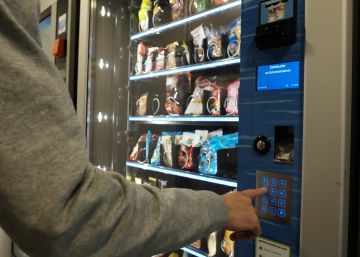 Murcia veta la bollería y los refrescos en las máquinas de venta de los hospitales Murcia veta la bollería y los refrescos en las máquinas de venta de los hospitales