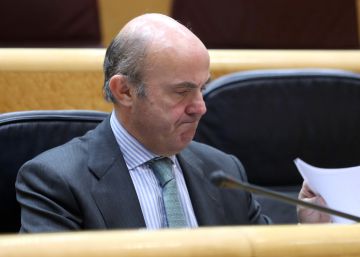 Luis de Guindos, ministro de Economía, en la sesión de control al Gobierno.